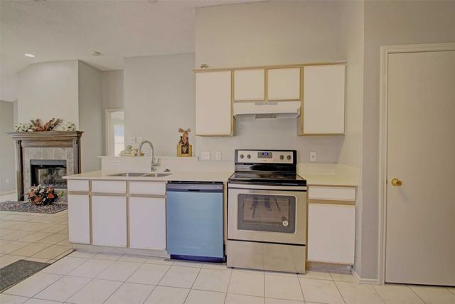 5517 Londonderry Court, Arlington, TX 76018