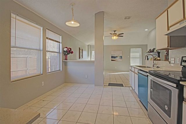 5517 Londonderry Court, Arlington, TX 76018