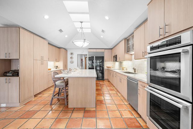 112 Glenbrook Court, Atlantis, FL 33462