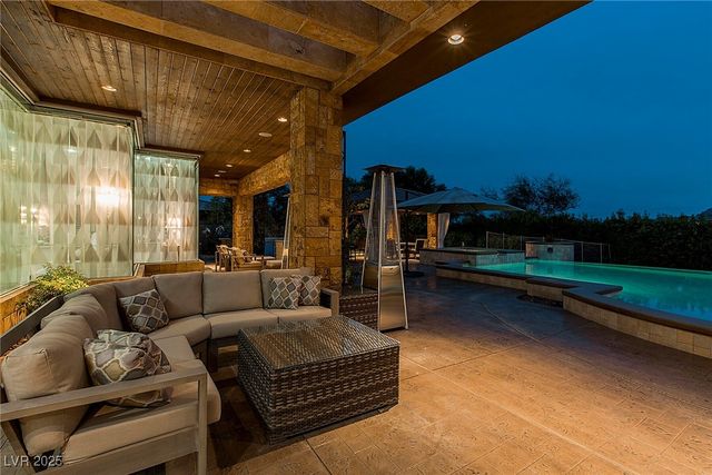 15 Golden Sunray Lane, Las Vegas, NV 89135