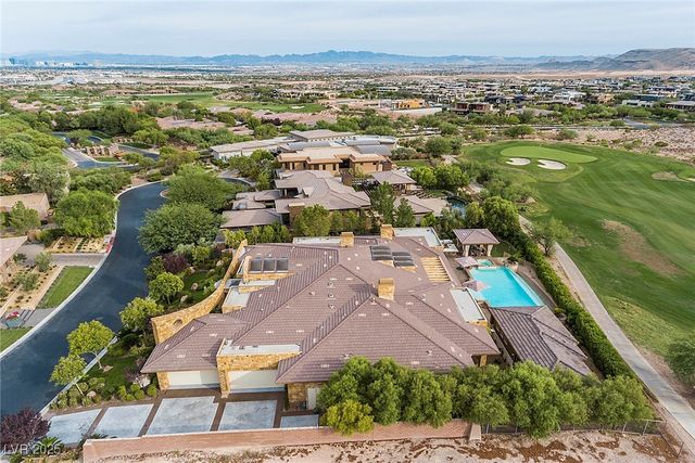 15 Golden Sunray Lane, Las Vegas, NV 89135