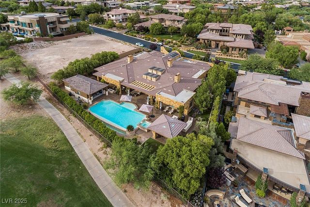 15 Golden Sunray Lane, Las Vegas, NV 89135