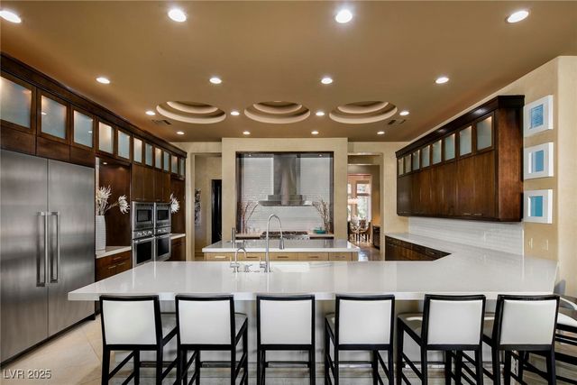 15 Golden Sunray Lane, Las Vegas, NV 89135