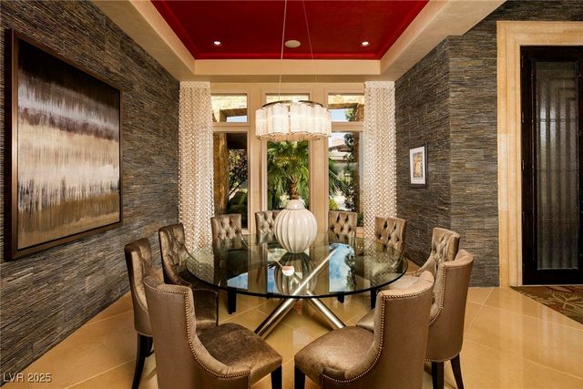 15 Golden Sunray Lane, Las Vegas, NV 89135