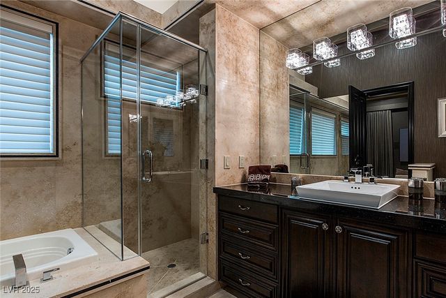 15 Golden Sunray Lane, Las Vegas, NV 89135