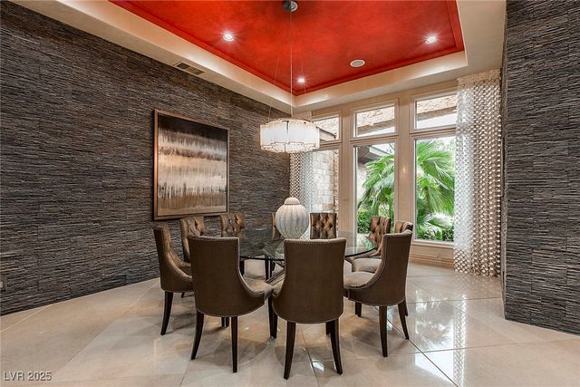 15 Golden Sunray Lane, Las Vegas, NV 89135