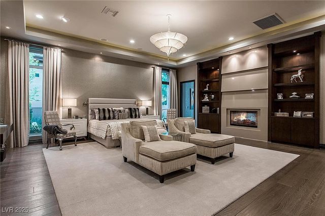 15 Golden Sunray Lane, Las Vegas, NV 89135