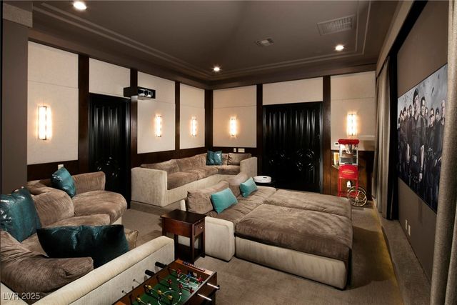 15 Golden Sunray Lane, Las Vegas, NV 89135