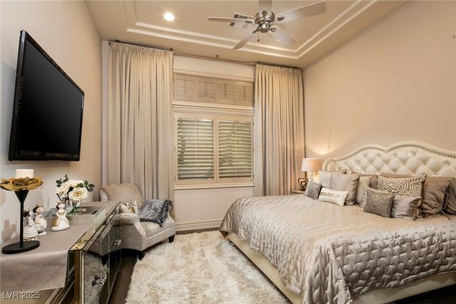 15 Golden Sunray Lane, Las Vegas, NV 89135