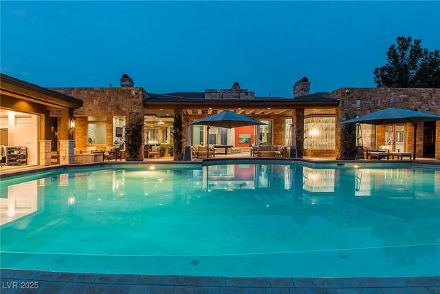 15 Golden Sunray Lane, Las Vegas, NV 89135