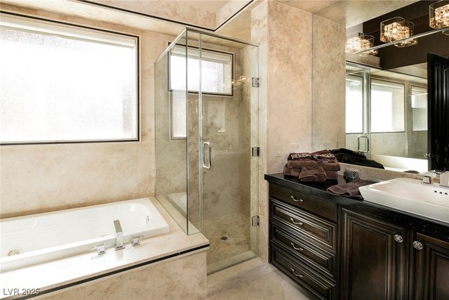 15 Golden Sunray Lane, Las Vegas, NV 89135