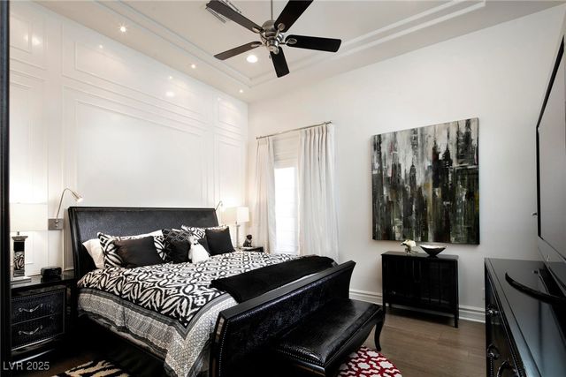 15 Golden Sunray Lane, Las Vegas, NV 89135