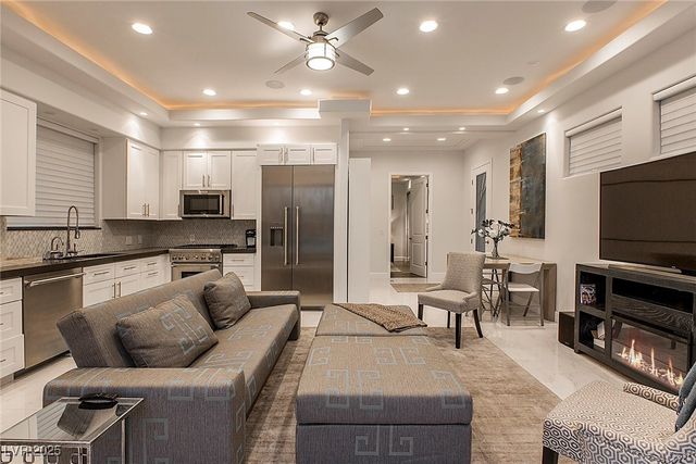 15 Golden Sunray Lane, Las Vegas, NV 89135