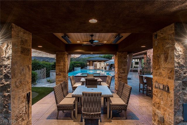 15 Golden Sunray Lane, Las Vegas, NV 89135