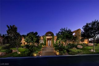 15 Golden Sunray Lane, Las Vegas, NV 89135