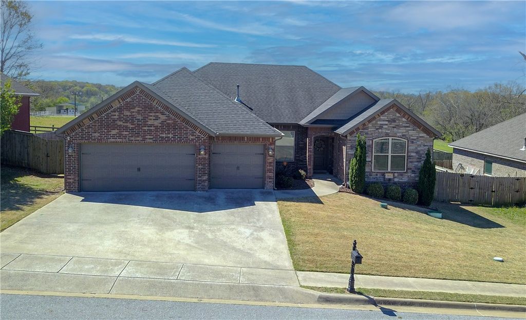 903 Ravine Street, Cave Springs, AR 72718