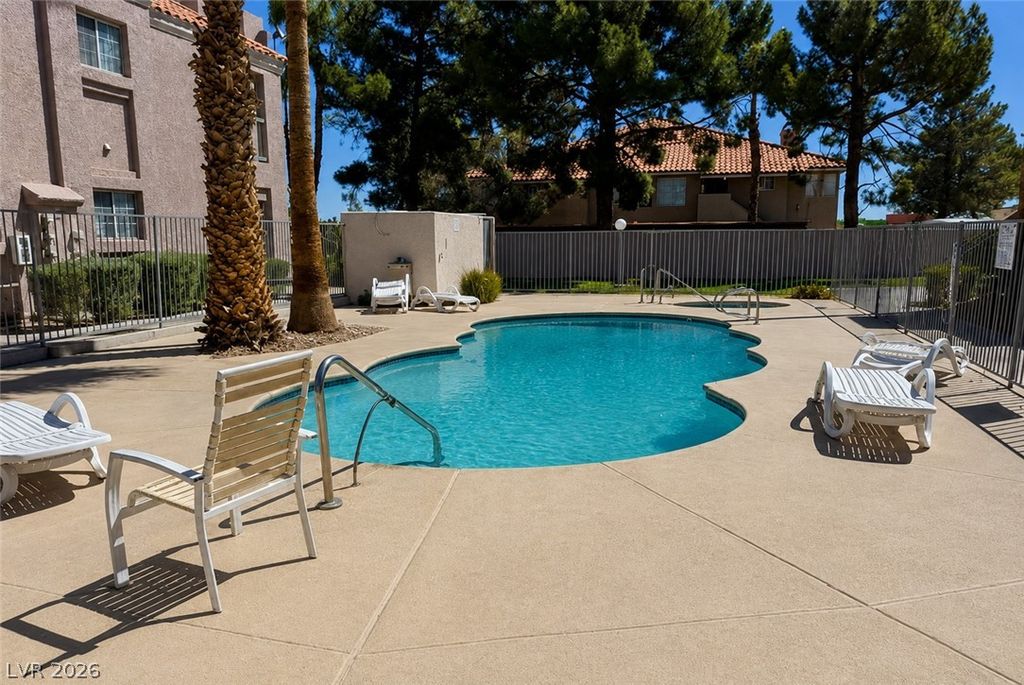1375 East Hacienda Avenue 218, Las Vegas, NV 89119 — photo 3