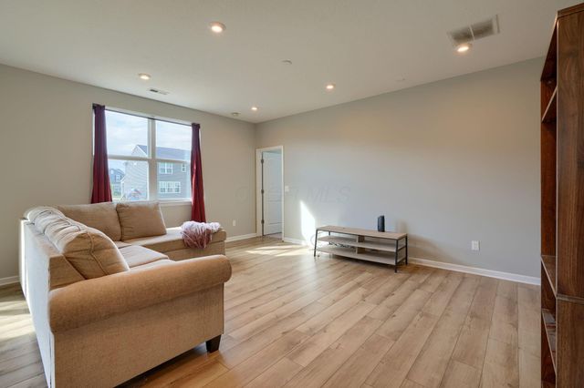 89 Hutchison Street, Ashville, OH 43103