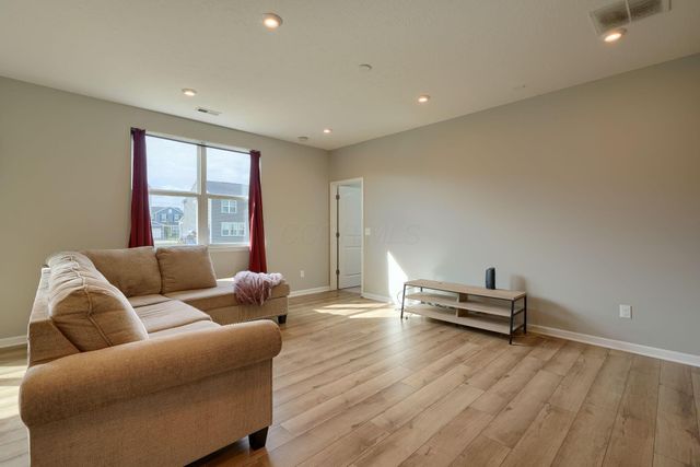 89 Hutchison Street, Ashville, OH 43103