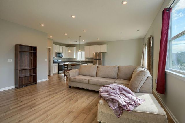 89 Hutchison Street, Ashville, OH 43103