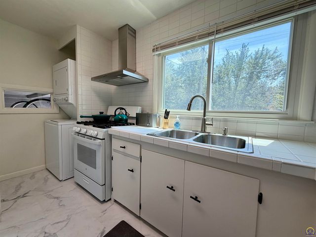 2542 SE Wisconsin AVE, Topeka, KS 66605