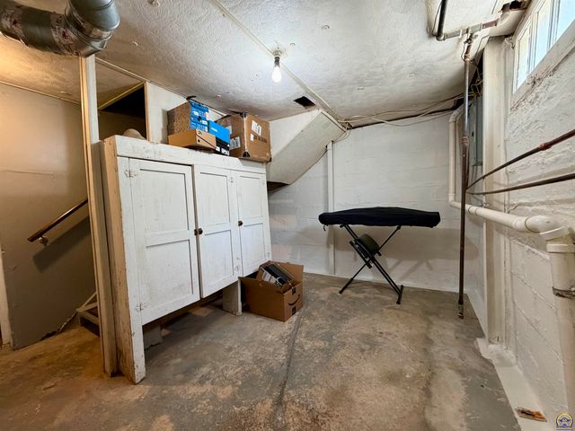2542 SE Wisconsin AVE, Topeka, KS 66605