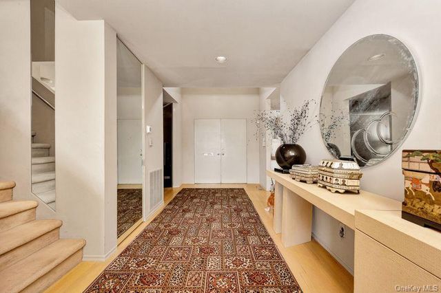 27 Fairway Drive, Manhasset, NY 11030