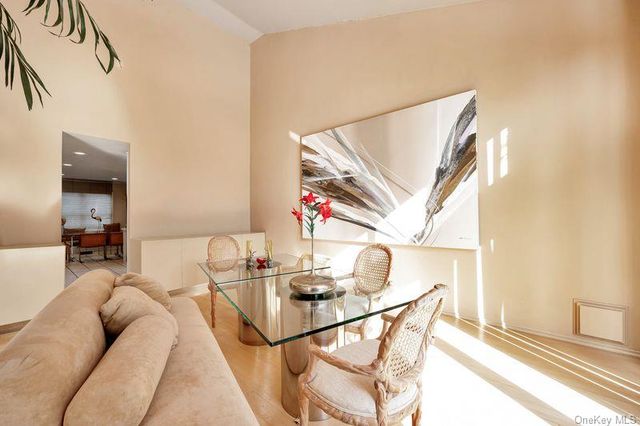 27 Fairway Drive, Manhasset, NY 11030