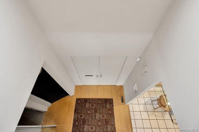 27 Fairway Drive, Manhasset, NY 11030