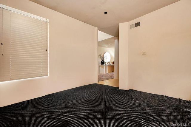 27 Fairway Drive, Manhasset, NY 11030