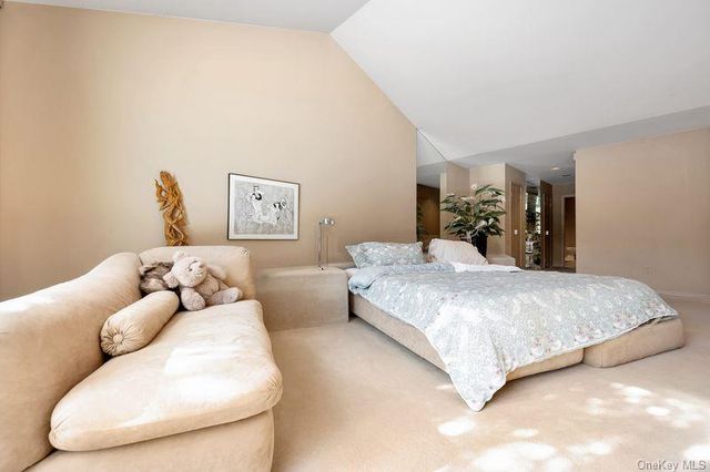 27 Fairway Drive, Manhasset, NY 11030