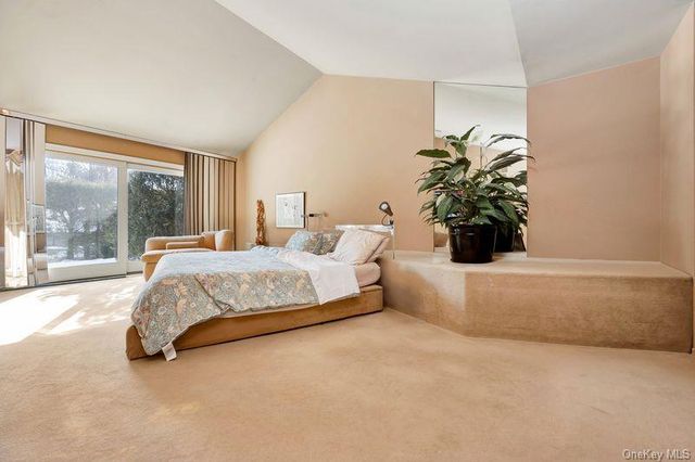 27 Fairway Drive, Manhasset, NY 11030