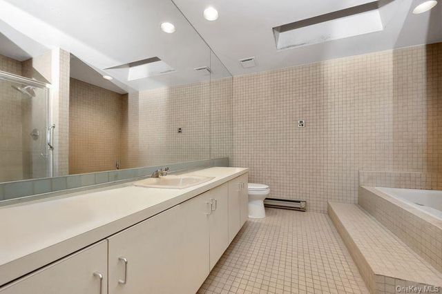 27 Fairway Drive, Manhasset, NY 11030