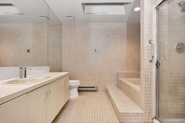 27 Fairway Drive, Manhasset, NY 11030