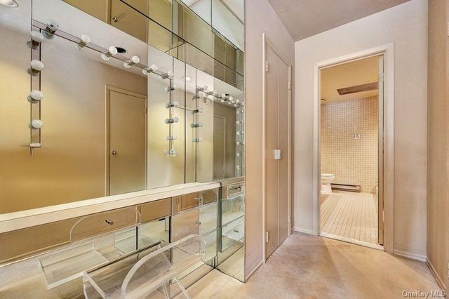 27 Fairway Drive, Manhasset, NY 11030