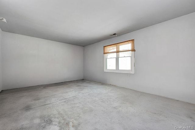 27 Fairway Drive, Manhasset, NY 11030