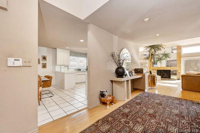 27 Fairway Drive, Manhasset, NY 11030