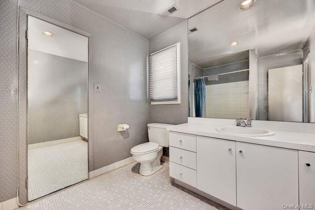 27 Fairway Drive, Manhasset, NY 11030