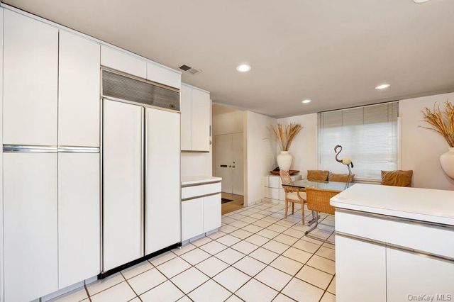 27 Fairway Drive, Manhasset, NY 11030