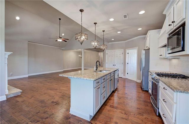 223 Lenox SE Road, Calhoun, GA 30701