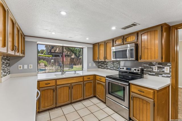 15222 Oak Spring St, San Antonio, TX 78232