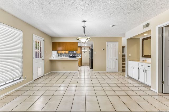 15222 Oak Spring St, San Antonio, TX 78232