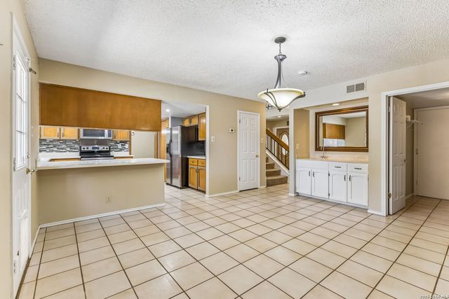 15222 Oak Spring St, San Antonio, TX 78232