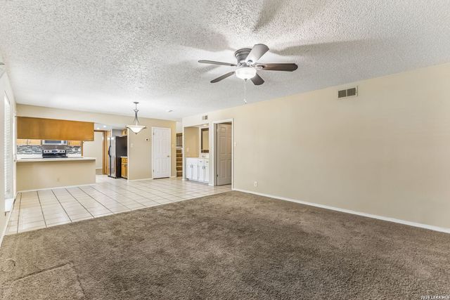15222 Oak Spring St, San Antonio, TX 78232