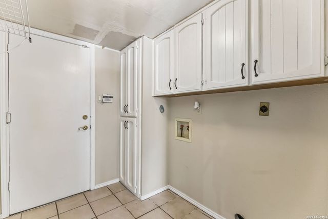 15222 Oak Spring St, San Antonio, TX 78232