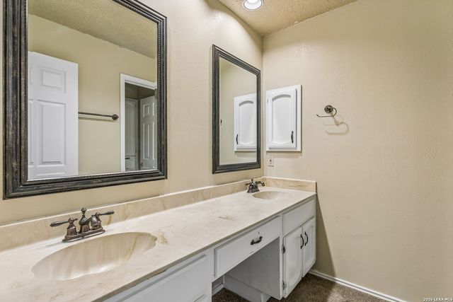 15222 Oak Spring St, San Antonio, TX 78232