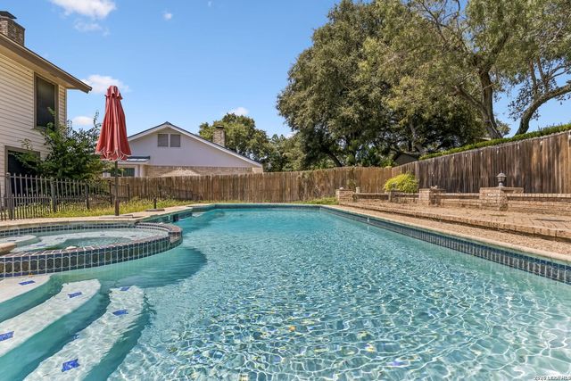 15222 Oak Spring St, San Antonio, TX 78232