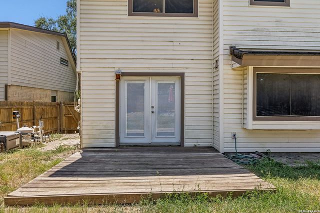 15222 Oak Spring St, San Antonio, TX 78232