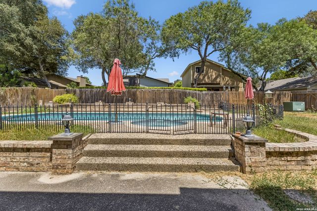 15222 Oak Spring St, San Antonio, TX 78232