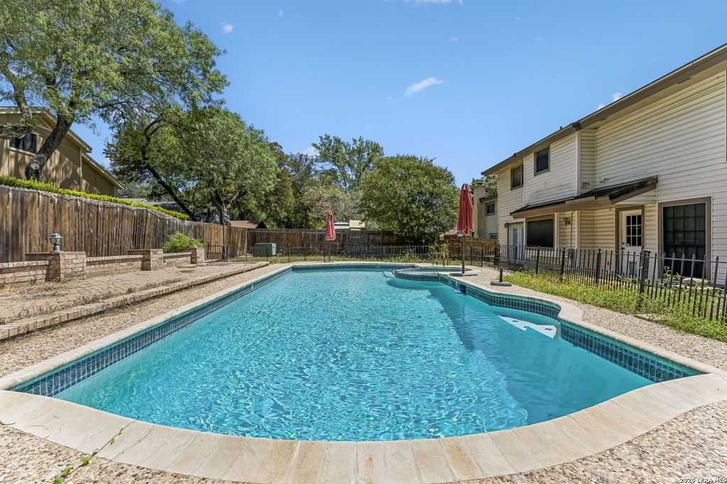 15222 Oak Spring St, San Antonio, TX 78232